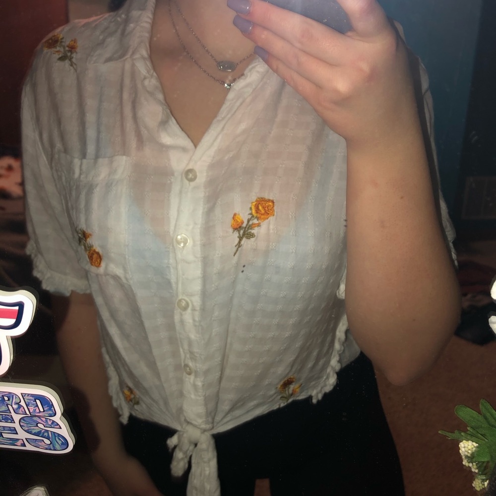 White crop summer shirt